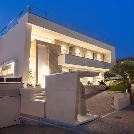 Villa Aurora-Holiday Home Apt3 Бардоліно Екстер'єр фото