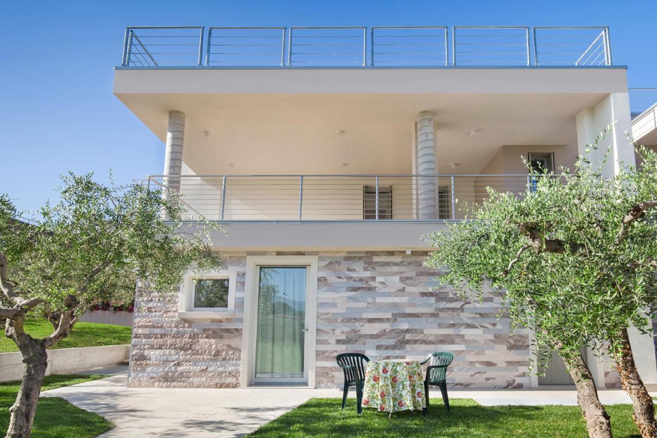 Villa Aurora-Holiday Home Apt3 Бардоліно Екстер'єр фото